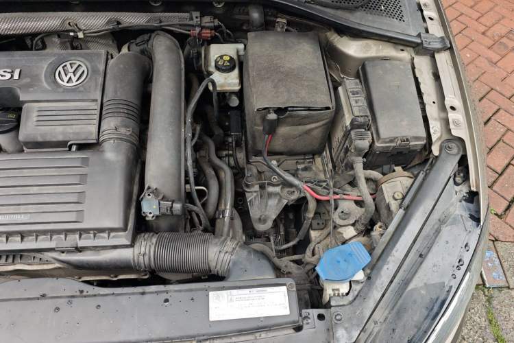 Used Volkswagen Golf 2016 230TSI Automatic Luxury Version Engine Bay Left