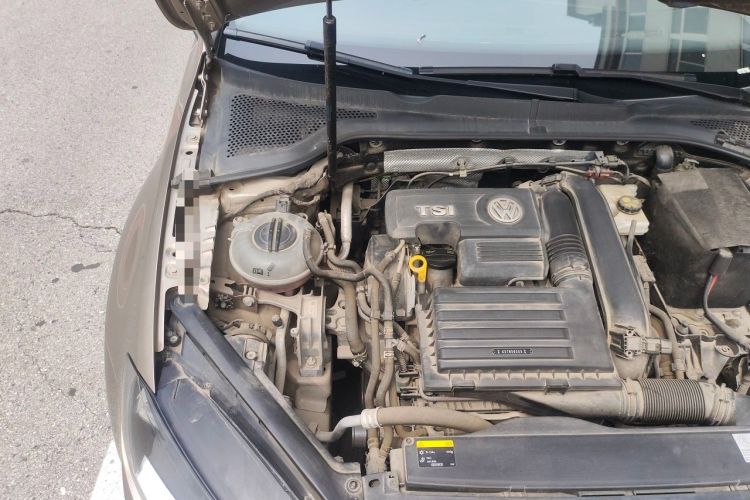 Used Volkswagen Golf 2016 230TSI Automatic Luxury Version Engine Bay Right