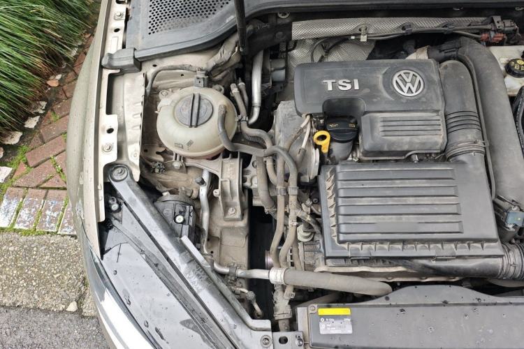 Used Volkswagen Golf 2016 230TSI Automatic Luxury Version Engine Bay Right