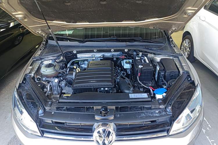 Used Volkswagen Golf 2016 1.6L Automatic Fashion Model Engine Bay