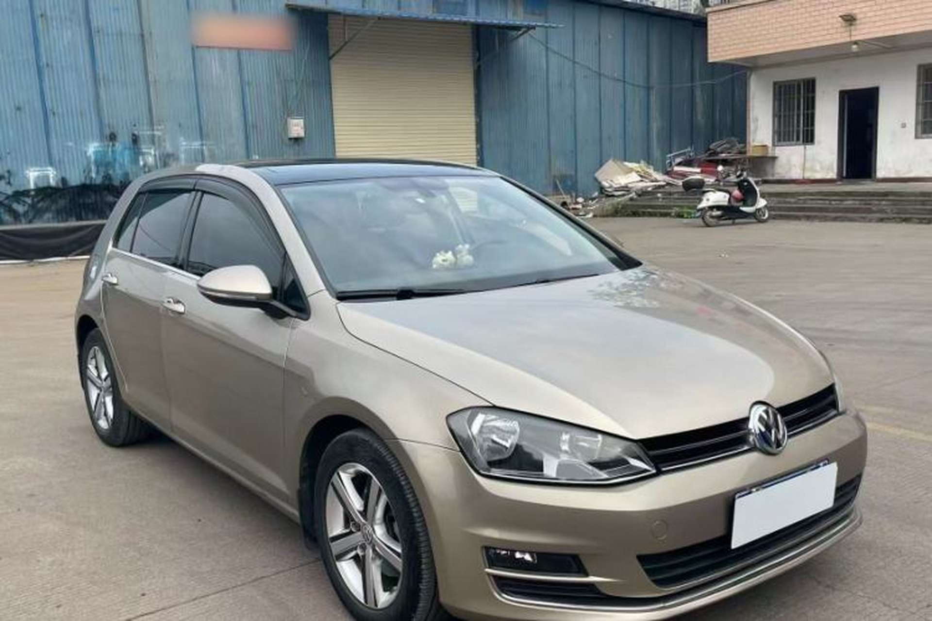 Used Volkswagen Golf 2016 230TSI Automatic Luxury Version Exterior 2
