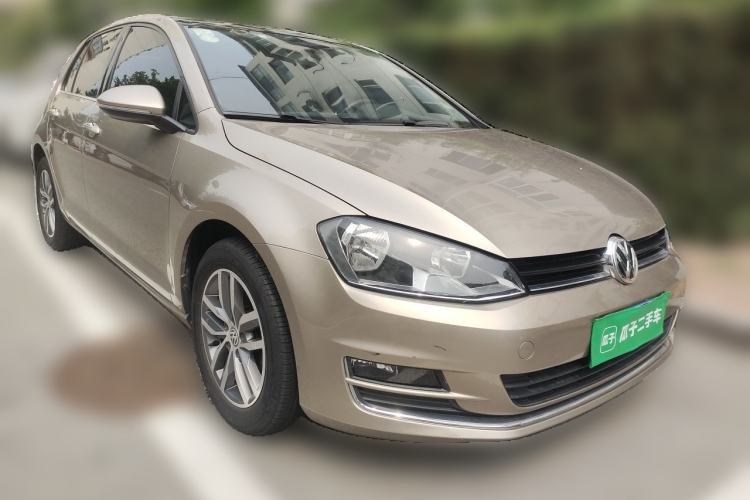 Used Volkswagen Golf 2016 230TSI Automatic Luxury Version Front Right 45 Deg