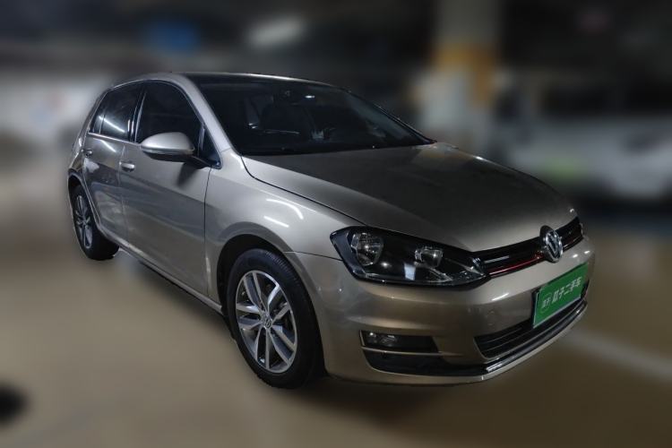 Used Volkswagen Golf 2016 230TSI Automatic Luxury Version Front Right 45 Deg