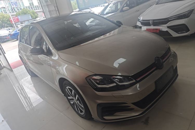 Used Volkswagen Golf 2016 230TSI Automatic Luxury Version Front Right 45 Deg