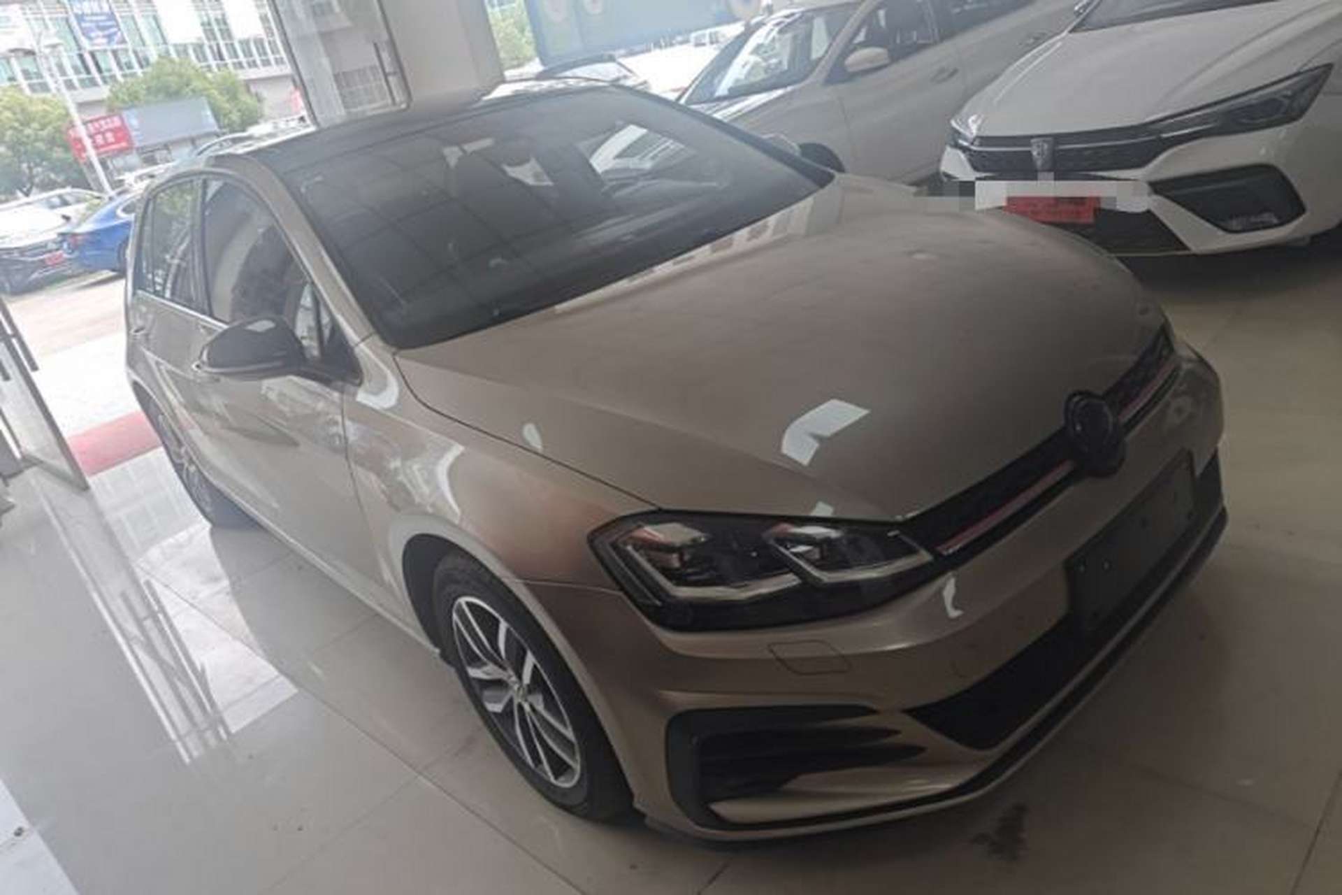 Used Volkswagen Golf 2016 230TSI Automatic Luxury Version Front Right 45 Deg