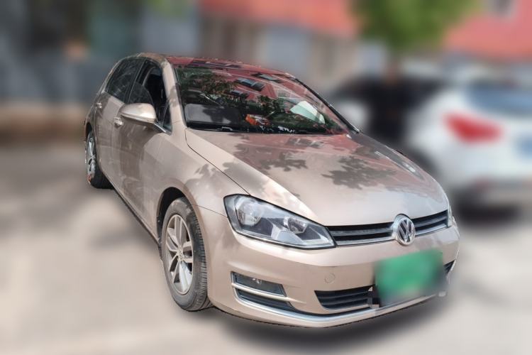Used Volkswagen Golf 2016 230TSI Automatic Luxury Version Front Right 45 Deg