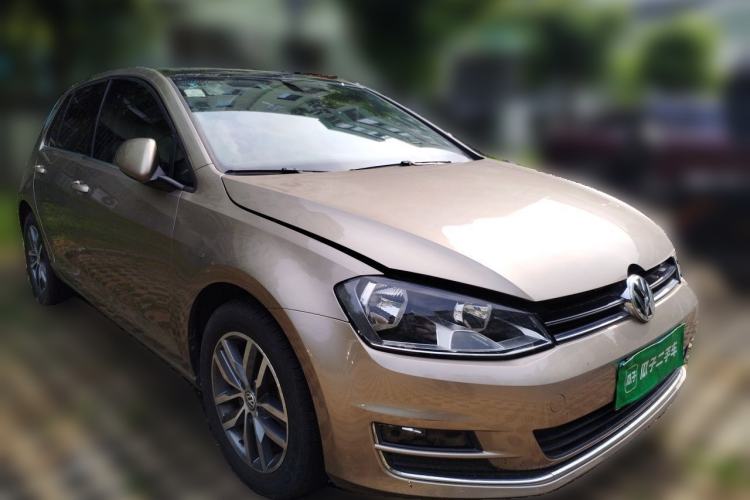 Used Volkswagen Golf 2016 230TSI Automatic Luxury Version Front Right 45 Deg