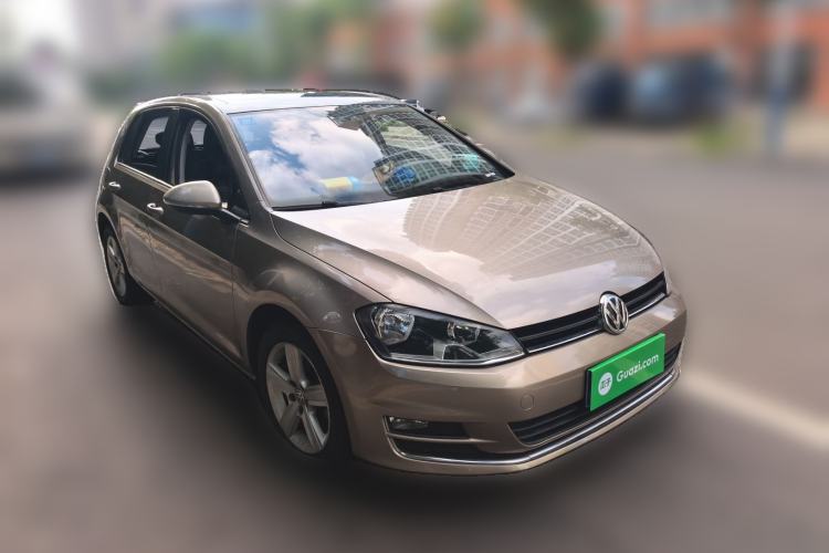 Used Volkswagen Golf 2016 230TSI Manual Comfort Version Front Right 45 Deg
