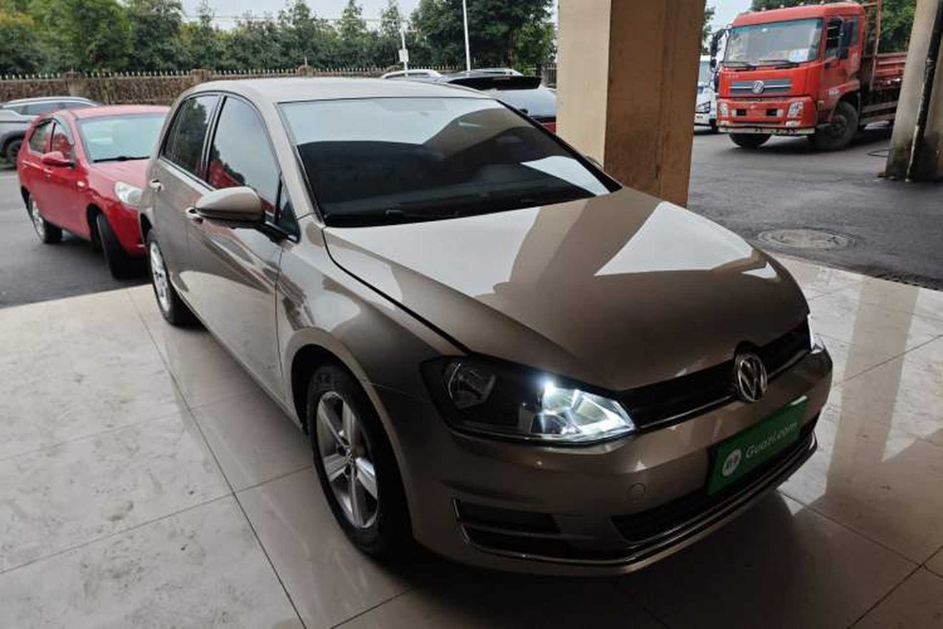 Used Volkswagen Golf 2016 1.6L Automatic Fashion Model Front Right 45 Deg