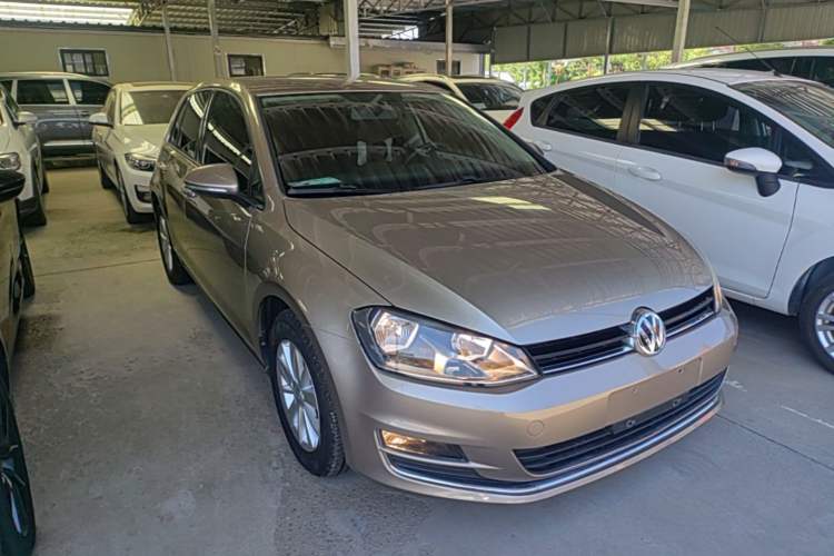 Used Volkswagen Golf 2016 1.6L Automatic Fashion Model Front Right 45 Deg