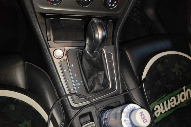 Used Volkswagen Golf 2016 230TSI Automatic Luxury Version Gear Lever