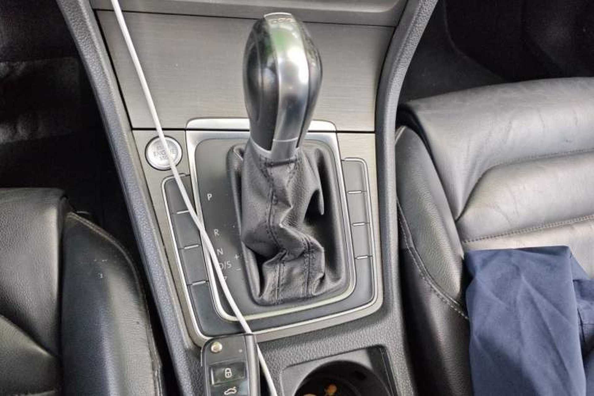 Used Volkswagen Golf 2016 230TSI Automatic Luxury Version Gear Lever