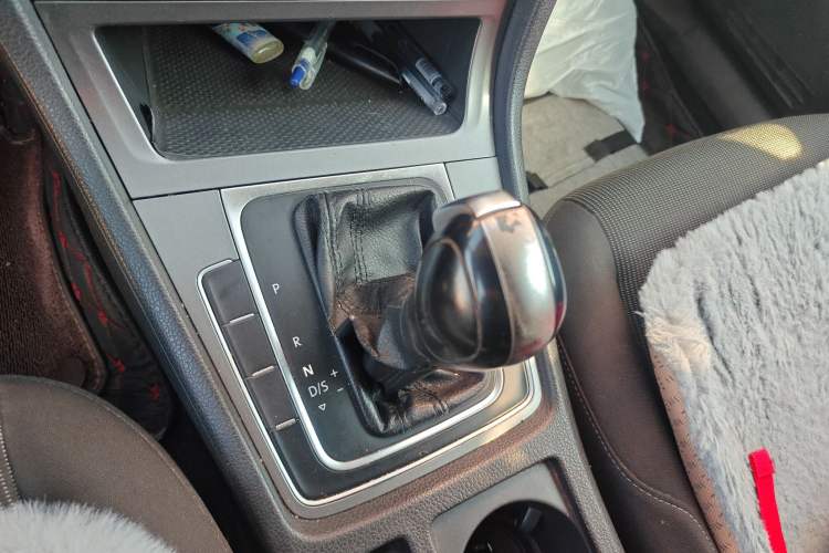 Used Volkswagen Golf 2016 1.6L Automatic Fashion Model Gear Lever