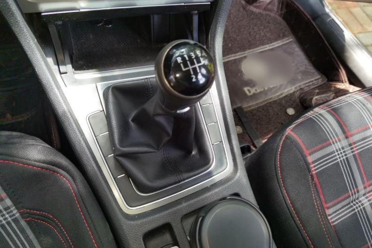 Used Volkswagen Golf 2016 1.6L Manual Fashion Edition Gear Lever