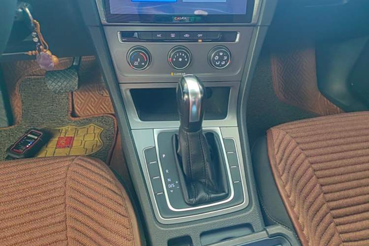 Used Volkswagen Golf 2016 1.6L Automatic Fashion Model Gear Lever