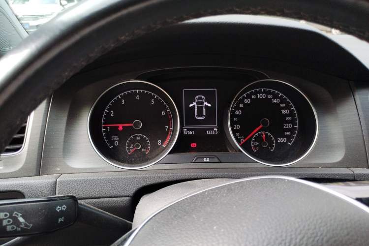 Used Volkswagen Golf 2016 230TSI Automatic Luxury Version Instrument Cluster