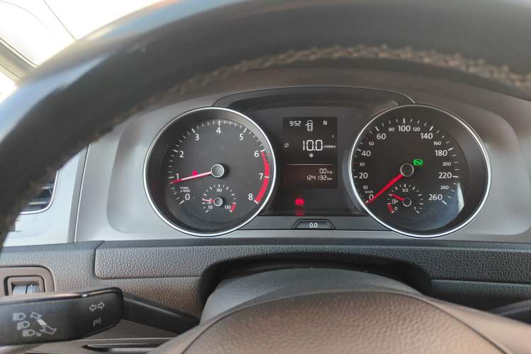 Used Volkswagen Golf 2016 1.6L Automatic Fashion Model Instrument Cluster