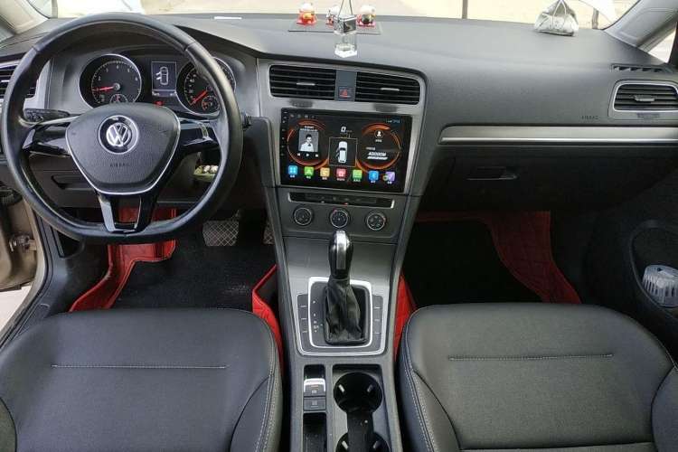 Used Volkswagen Golf 2016 230TSI Automatic Comfort Version Interior 1