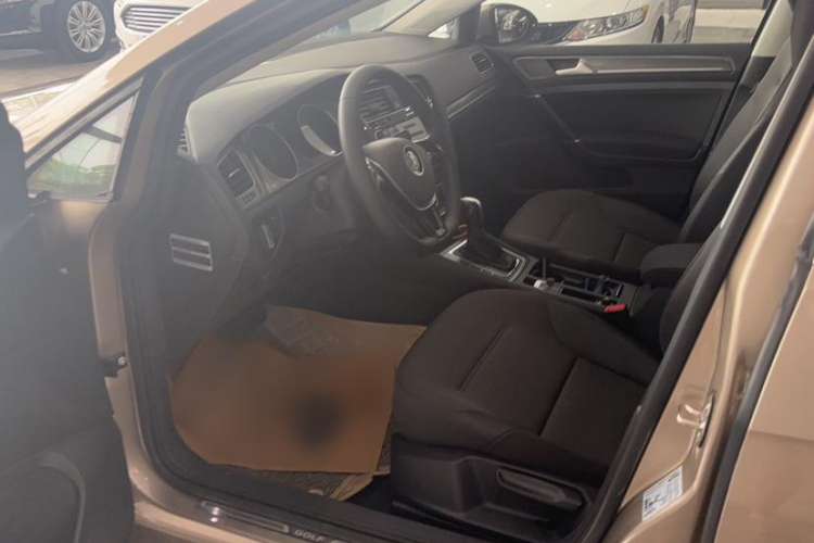Used Volkswagen Golf 2016 230TSI Automatic Comfort Version Interior 1
