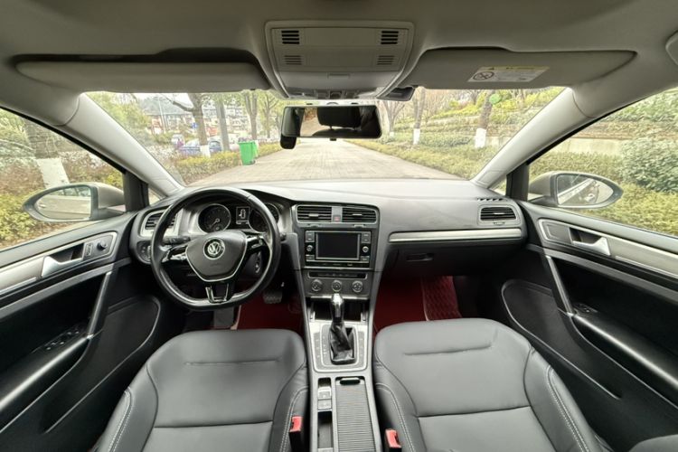 Used Volkswagen Golf 2016 230TSI Automatic Comfort Version Interior 1