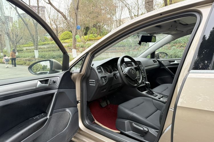 Used Volkswagen Golf 2016 230TSI Automatic Comfort Version Interior 2