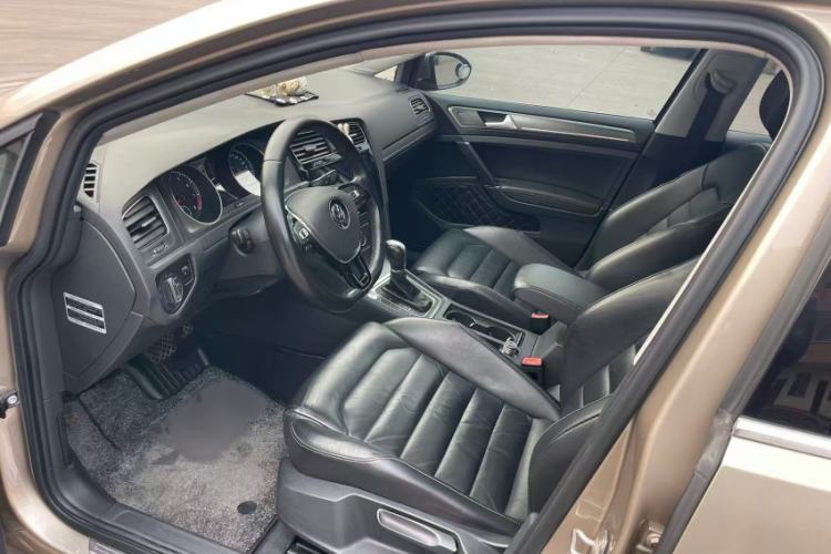 Used Volkswagen Golf 2016 230TSI Automatic Luxury Version Interior 2