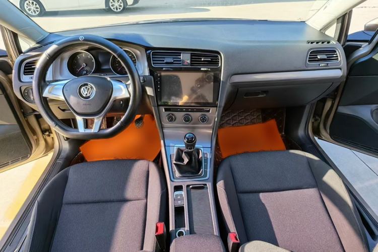 Used Volkswagen Golf 2016 1.6L Manual Fashion Edition Interior 3