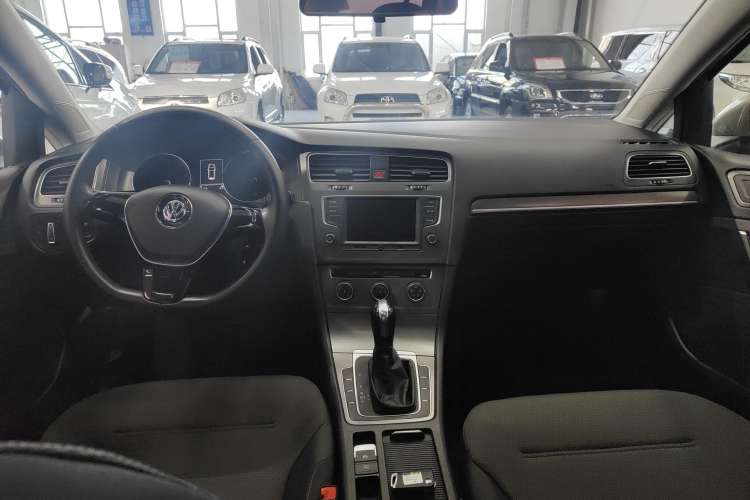 Used Volkswagen Golf 2016 230TSI Automatic Comfort Version Interior 3