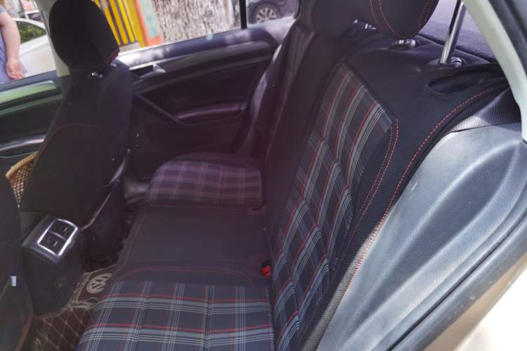 Used Volkswagen Golf 2016 1.6L Manual Fashion Edition Interior 4