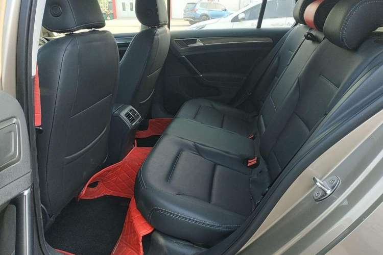 Used Volkswagen Golf 2016 230TSI Automatic Comfort Version Interior 5