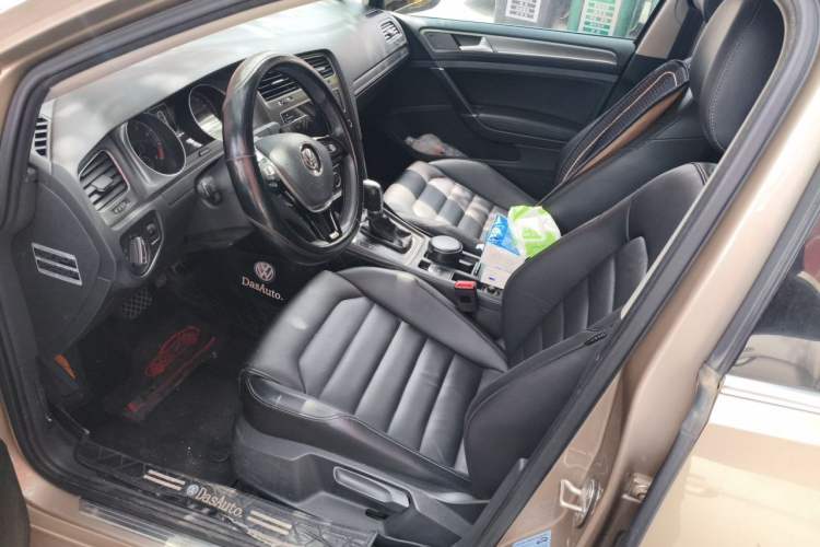 Used Volkswagen Golf 2016 230TSI Automatic Luxury Version Left Front Seat