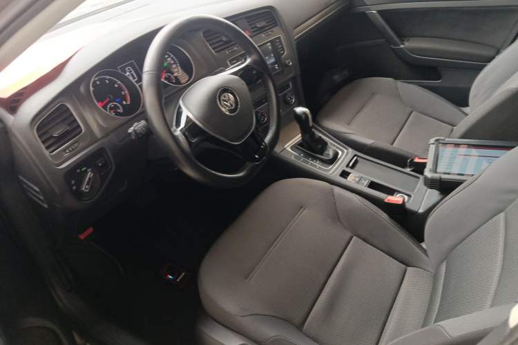 Used Volkswagen Golf 2016 1.6L Automatic Comfort Model Left Front Seat