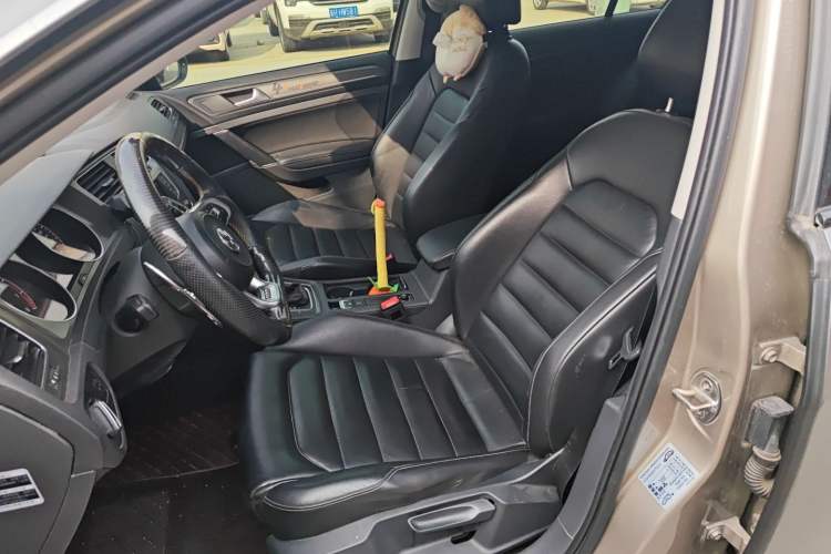 Used Volkswagen Golf 2016 230TSI Automatic Luxury Version Left Front Seat