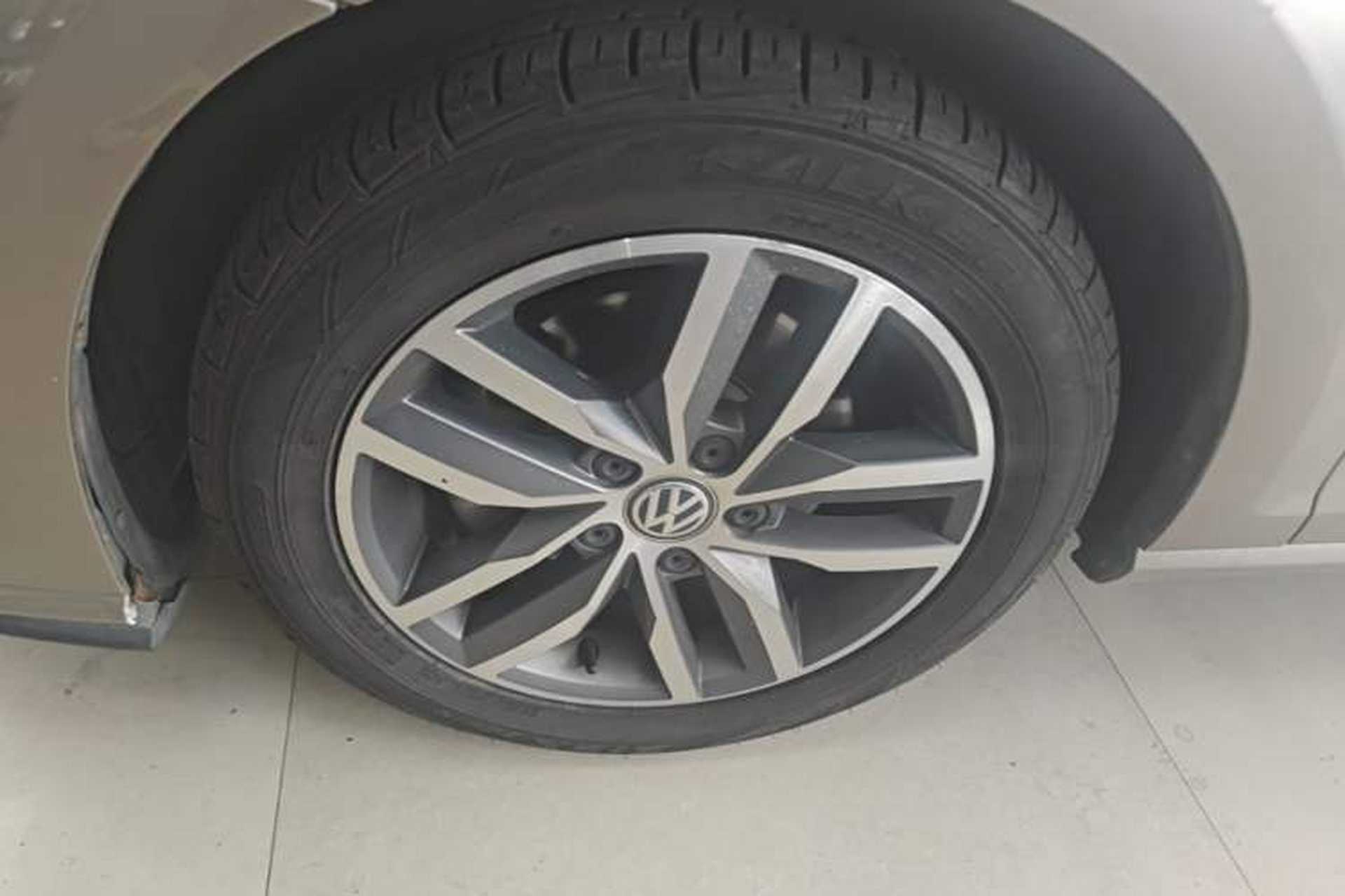 Used Volkswagen Golf 2016 230TSI Automatic Luxury Version Left Front Wheel Hub