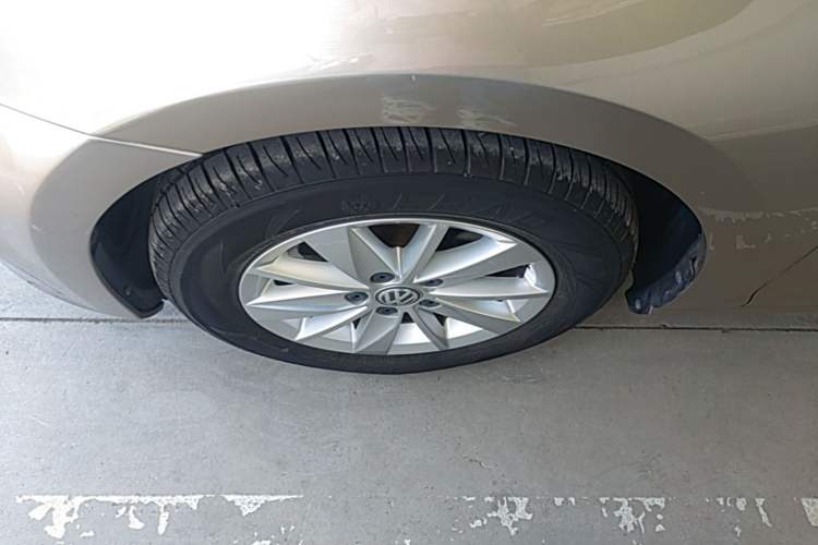 Used Volkswagen Golf 2016 1.6L Automatic Fashion Model Left Front Wheel Hub