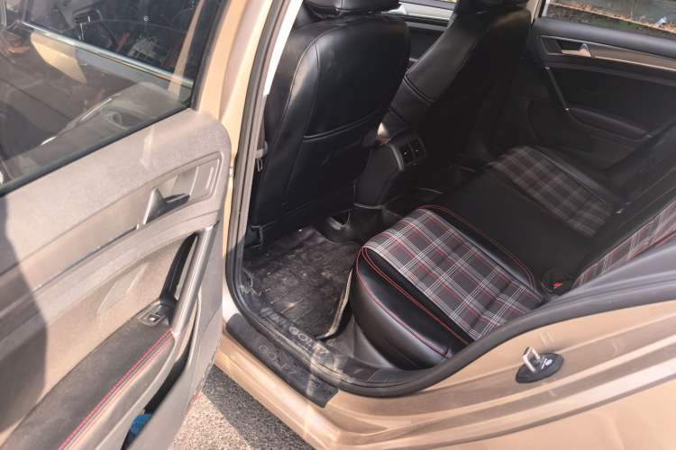 Used Volkswagen Golf 2016 230TSI Manual Comfort Version Left Rear Seat