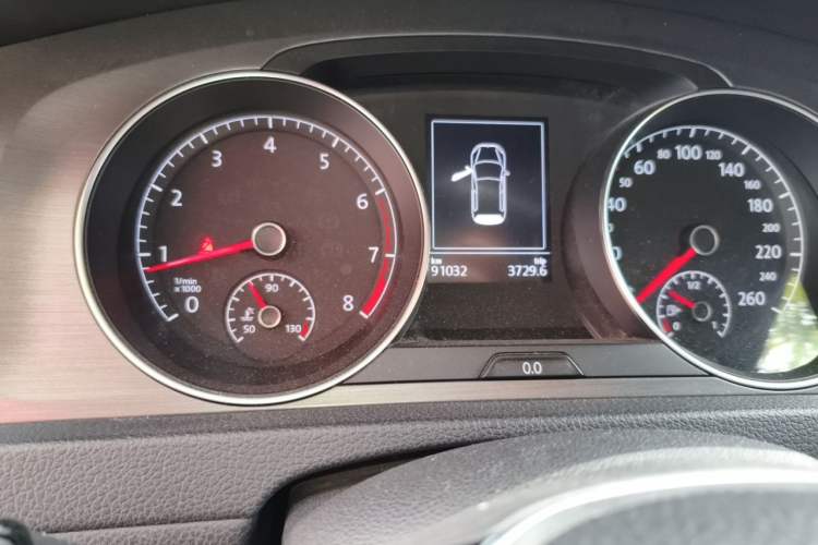 Used Volkswagen Golf 2016 230TSI Automatic Luxury Version Odometer Close Up