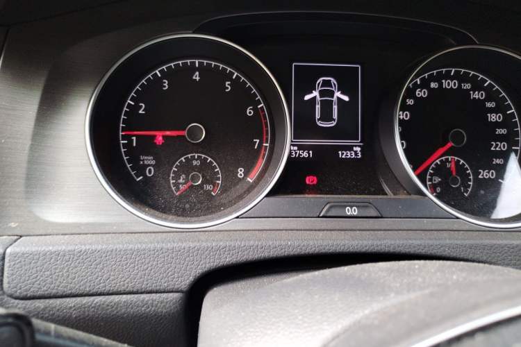 Used Volkswagen Golf 2016 230TSI Automatic Luxury Version Odometer Close Up