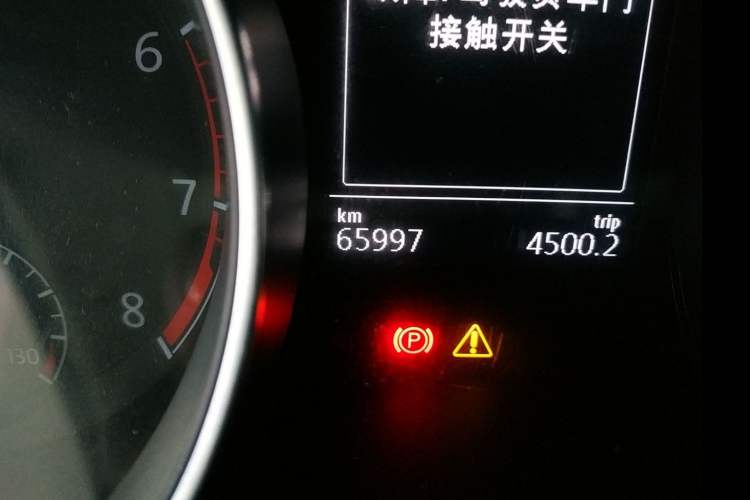 Used Volkswagen Golf 2016 230TSI Automatic Luxury Version Odometer Close Up