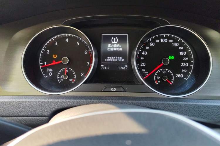 Used Volkswagen Golf 2016 230TSI Automatic Comfort Version Odometer Close Up