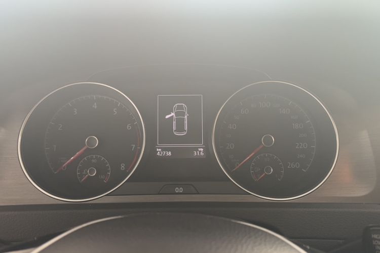 Used Volkswagen Golf 2016 230TSI Automatic Comfort Version Odometer Close Up