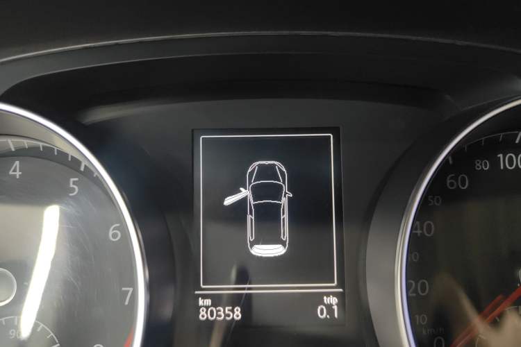 Used Volkswagen Golf 2016 230TSI Automatic Comfort Version Odometer Close Up