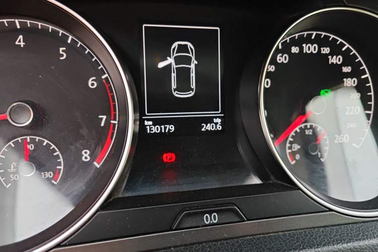 Used Volkswagen Golf 2016 230TSI Automatic Luxury Version Odometer Close Up