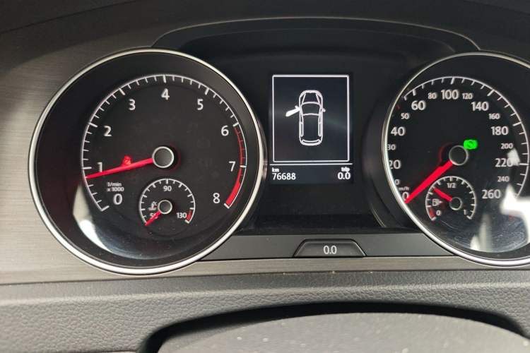 Used Volkswagen Golf 2016 230TSI Automatic Luxury Version Odometer Close Up