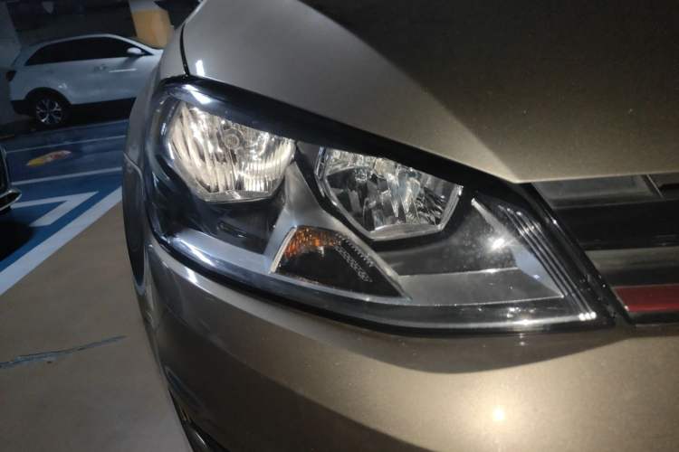 Used Volkswagen Golf 2016 230TSI Automatic Luxury Version Right Front Headlight