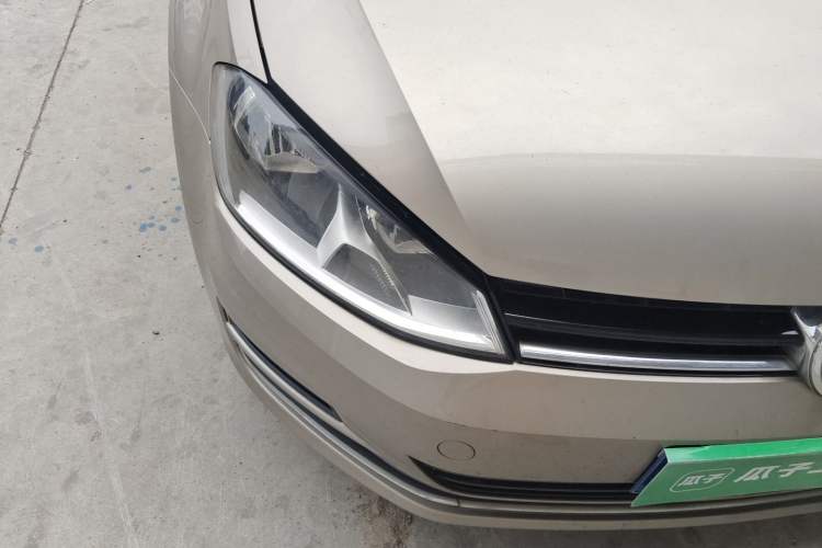 Used Volkswagen Golf 2016 230TSI Automatic Luxury Version Right Front Headlight