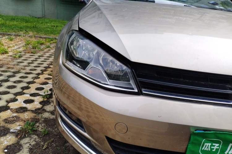 Used Volkswagen Golf 2016 230TSI Automatic Luxury Version Right Front Headlight