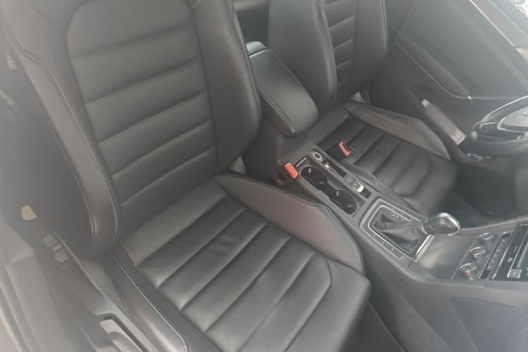 Used Volkswagen Golf 2016 230TSI Automatic Luxury Version Right Front Seat