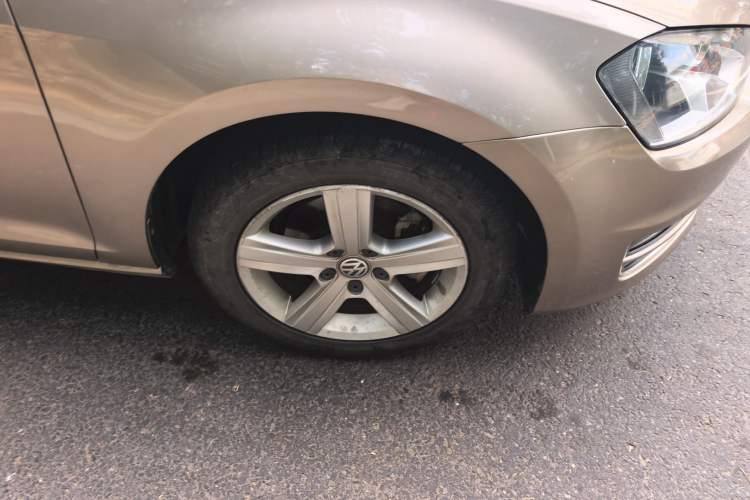 Used Volkswagen Golf 2016 230TSI Manual Comfort Version Right Front Wheel Hub