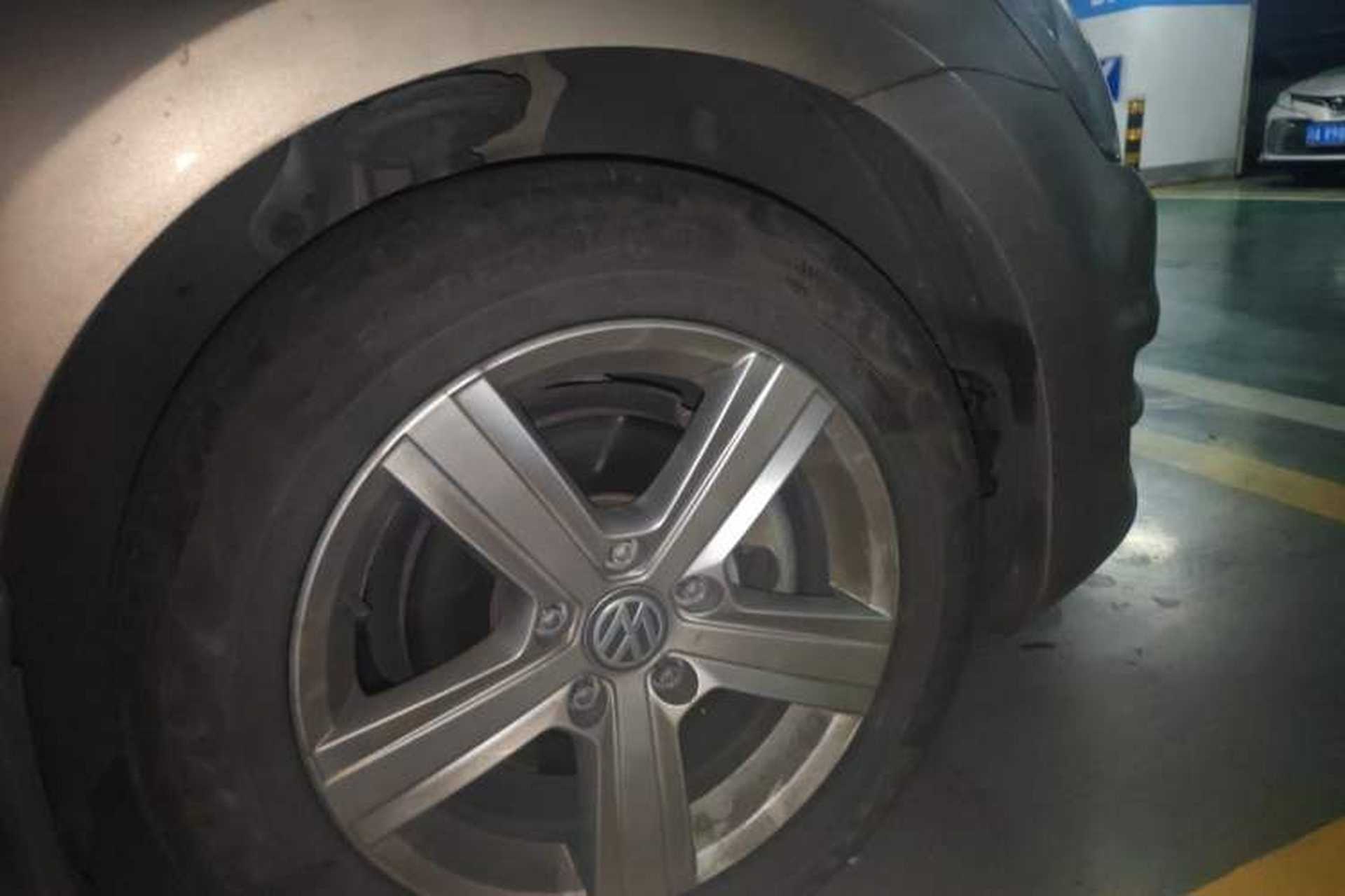 Used Volkswagen Golf 2016 230TSI Automatic Comfort Version Right Front Wheel Hub